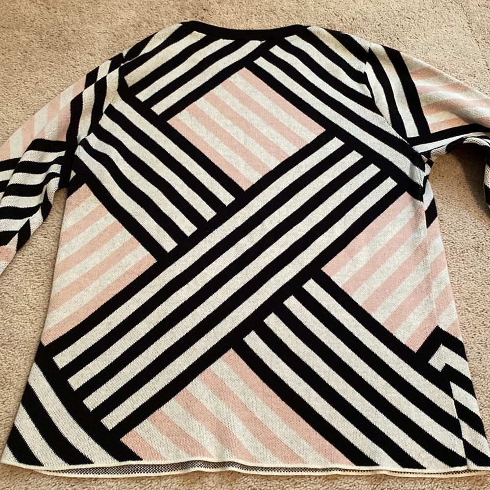 Long Sleeved Patterned Sweater - Picture 3 of 4